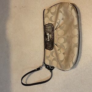 COACH WRISTLET EUC